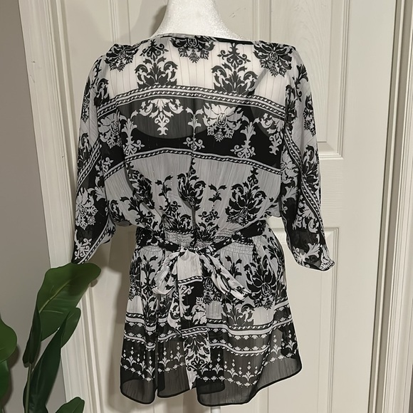Apostrophe black and white v neck sheer tie waist beaded blouse size L - Picture 3 of 3